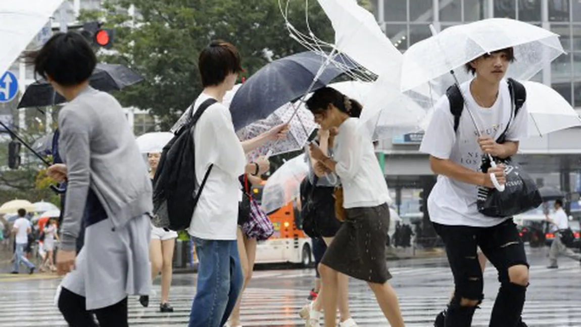 Japonia: Taifunul Mindulle s-a soldat cu un mort şi 60 de răniţi