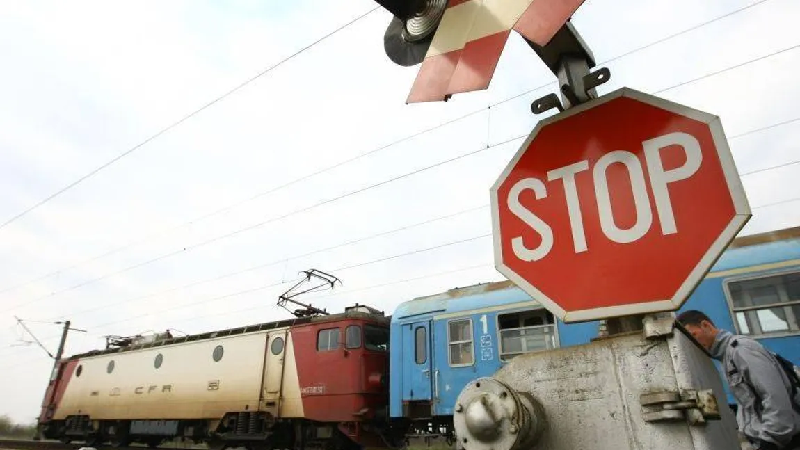 Două femei au murit după ce maşina în care se aflau a fost lovită de tren