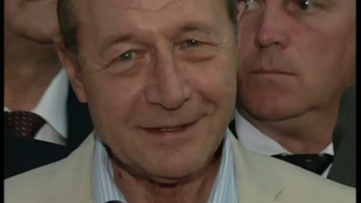 Traian Băsescu îşi sărbătoreşte nepoţica, deşi suferă de pneumonie. 