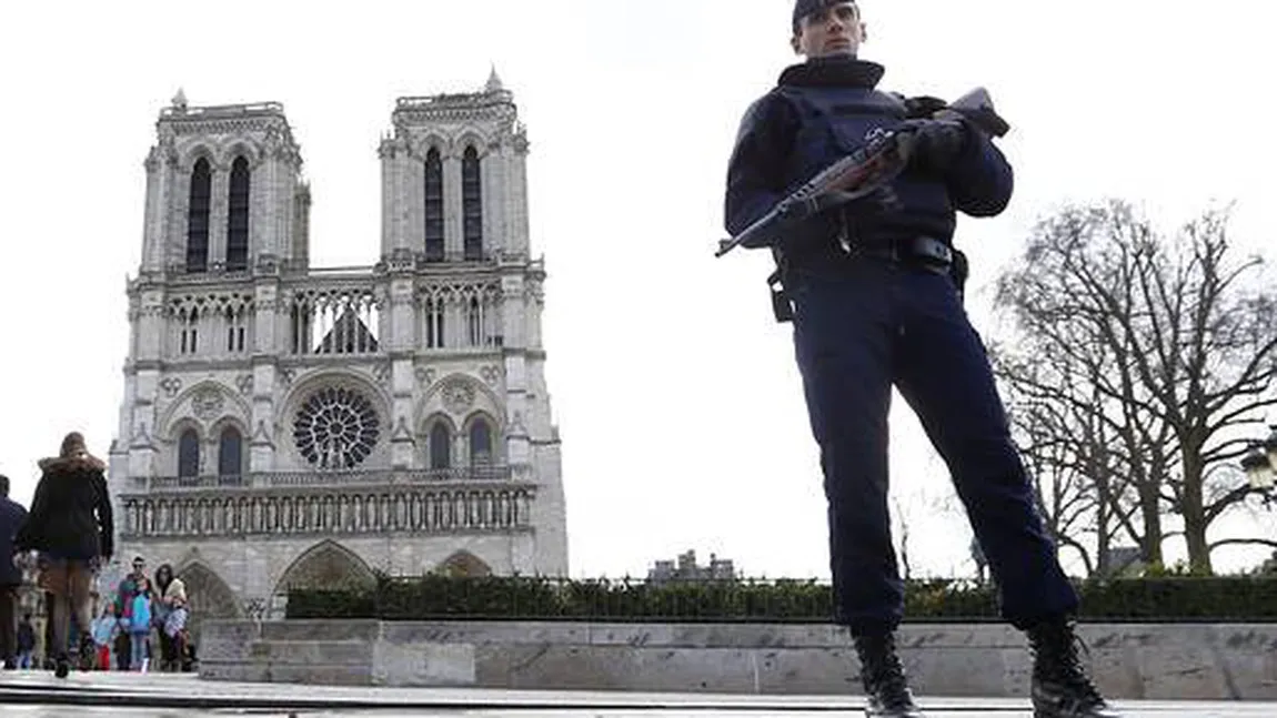 Anchetă antiteroristă la Paris. O maşină suspectă, încărcată cu butelii, găsită lângă catedrala Notre Dame