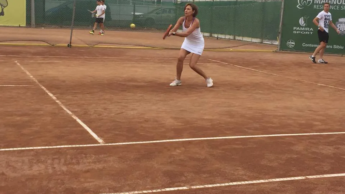 Carmen Iohannis a jucat tenis într-un meci demonstrativ la Sibiu FOTO şi VIDEO