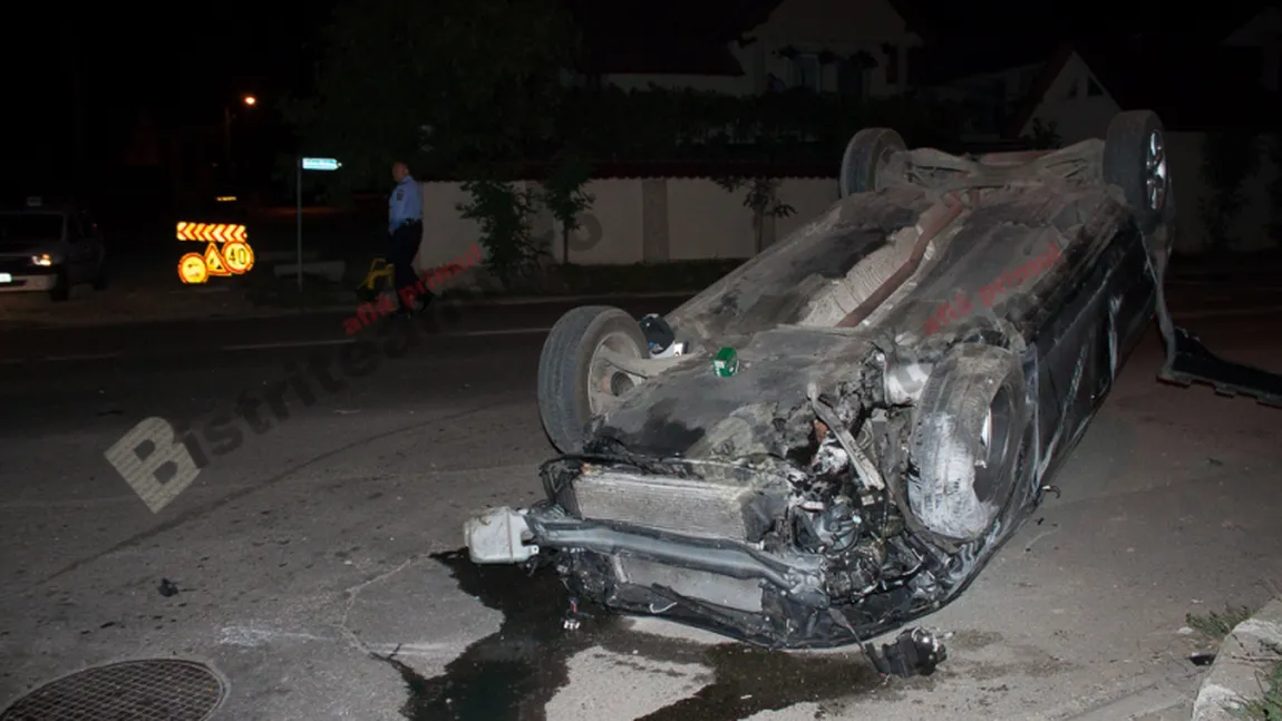 Accident grav în Bistriţa. O maşină s-a răsturnat după ce şoferul a pierdut controlul volanului