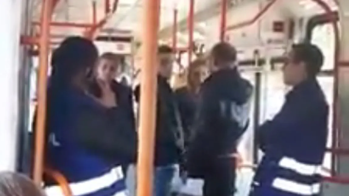 Scandal în RATB cu înjurături, şuturi în fund şi urlete. Controlorii, scuipaţi de călători nervoşi VIDEO