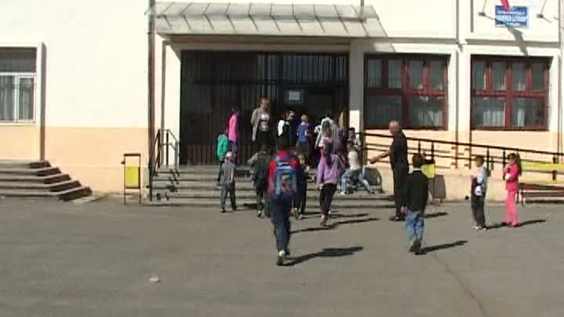 Scandal mostru la o primărie din Constanţa. Coafeză, directoare la spital şi ospătăriţă, şefă la creşă