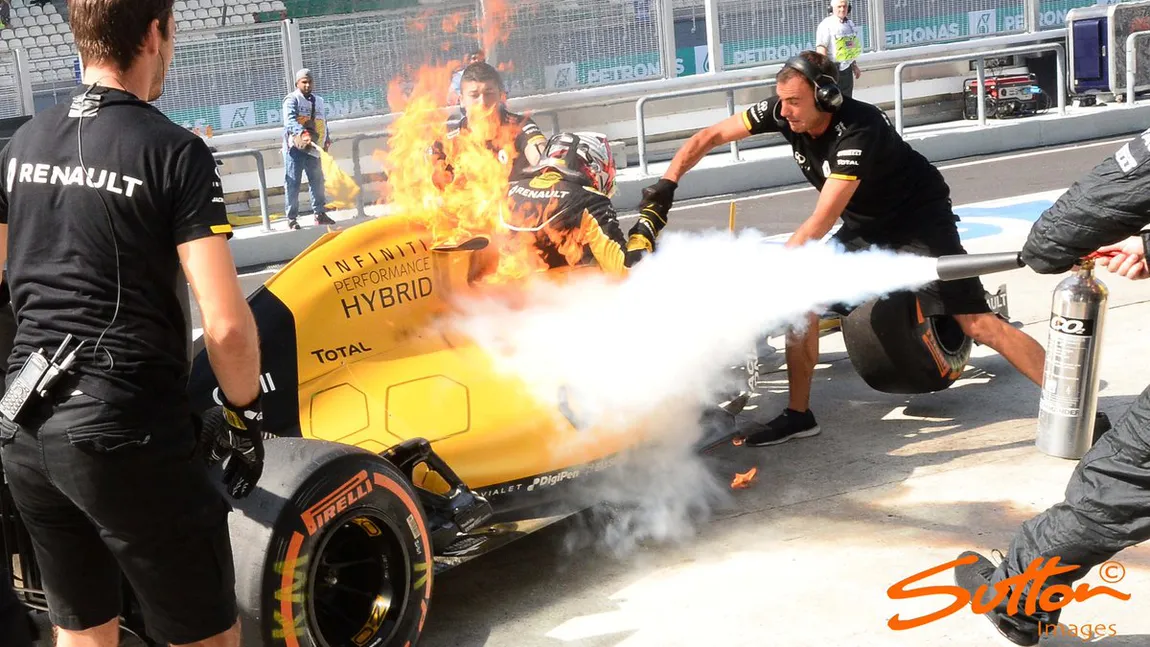 Monopostul de Formula 1 al lui Kevin Magnussen a luat foc pe circuit, la Sepang. Imagini teribile VIDEO