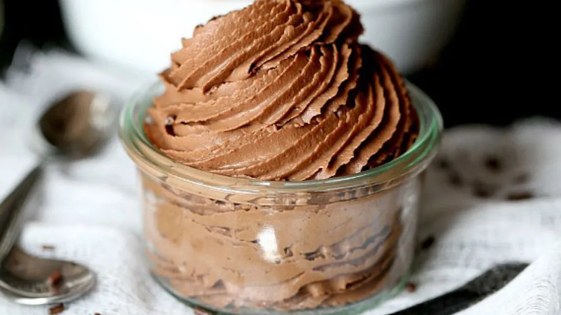 Cea mai simplă reţetă de mousse de ciocolată