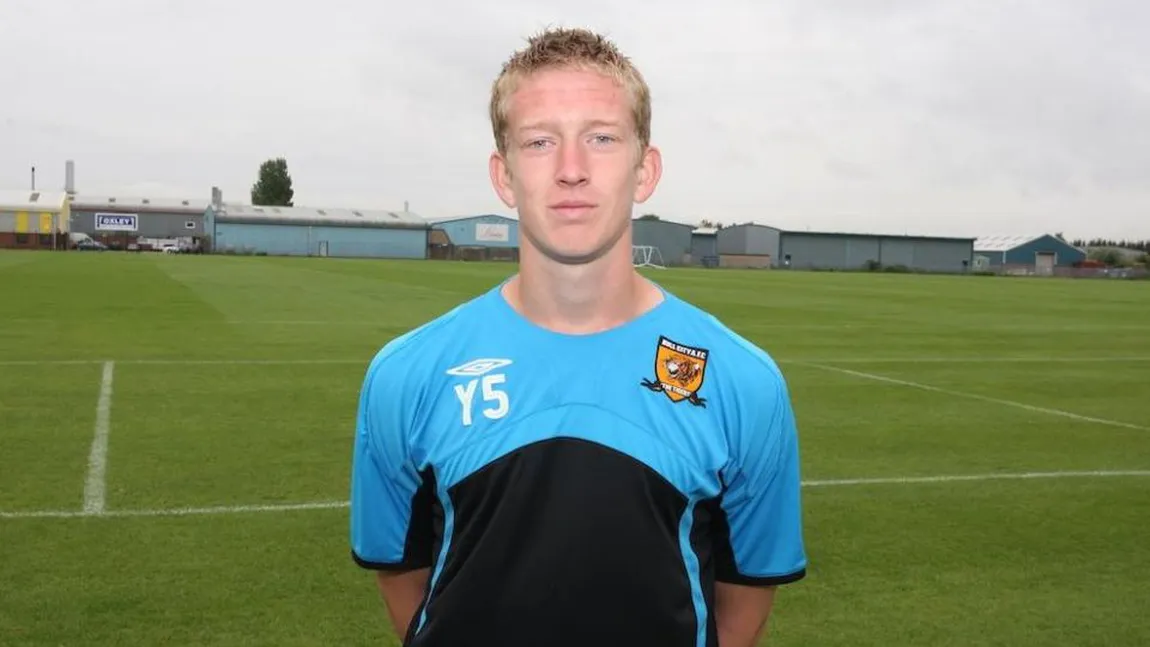 TRAGEDIE şi în Anglia. Un fotbalist de 26 de ani a făcut infarct şi a murit PE TEREN