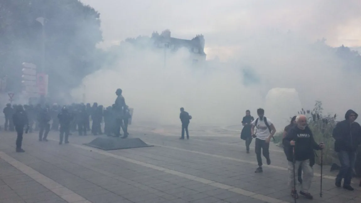 Francezii au recurs la manifestaţii violente din cauza controversatei reforme a Codului Muncii