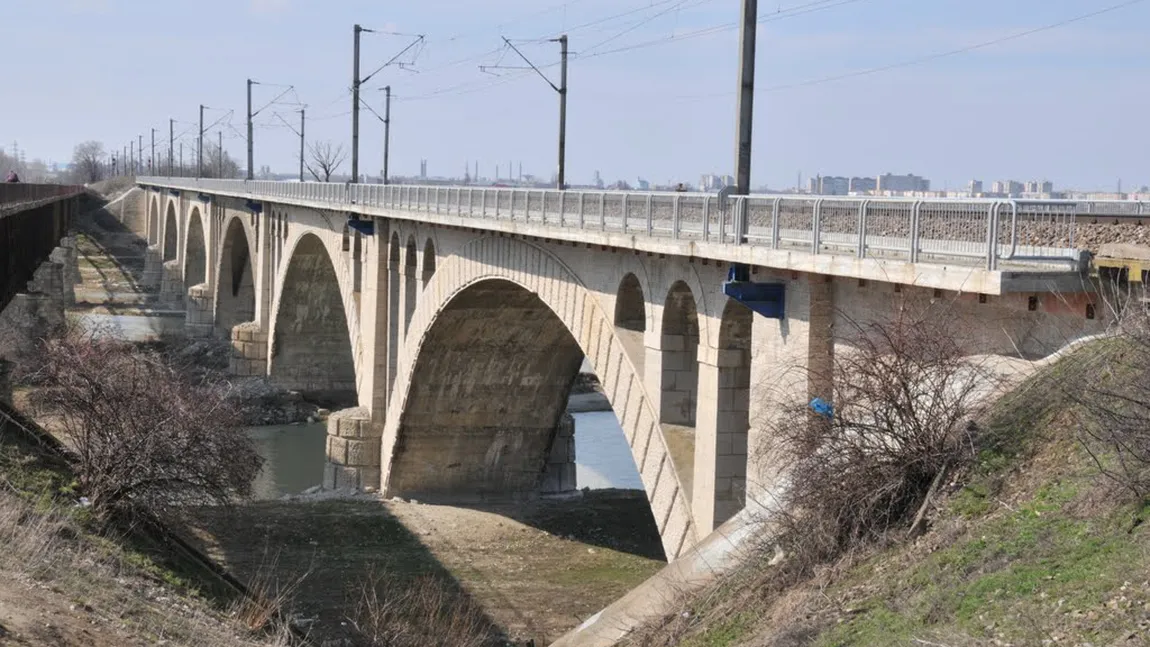 Tragedie, un tânăr a căzut de pe un pod, la Buzău. Anchetatorii iau în calcul sinuciderea