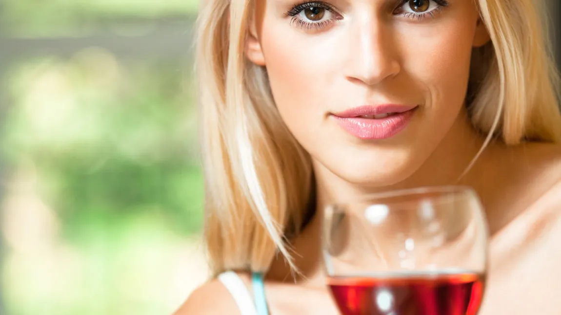 Beneficiile extraordinare ale vinului roşu pentru piele