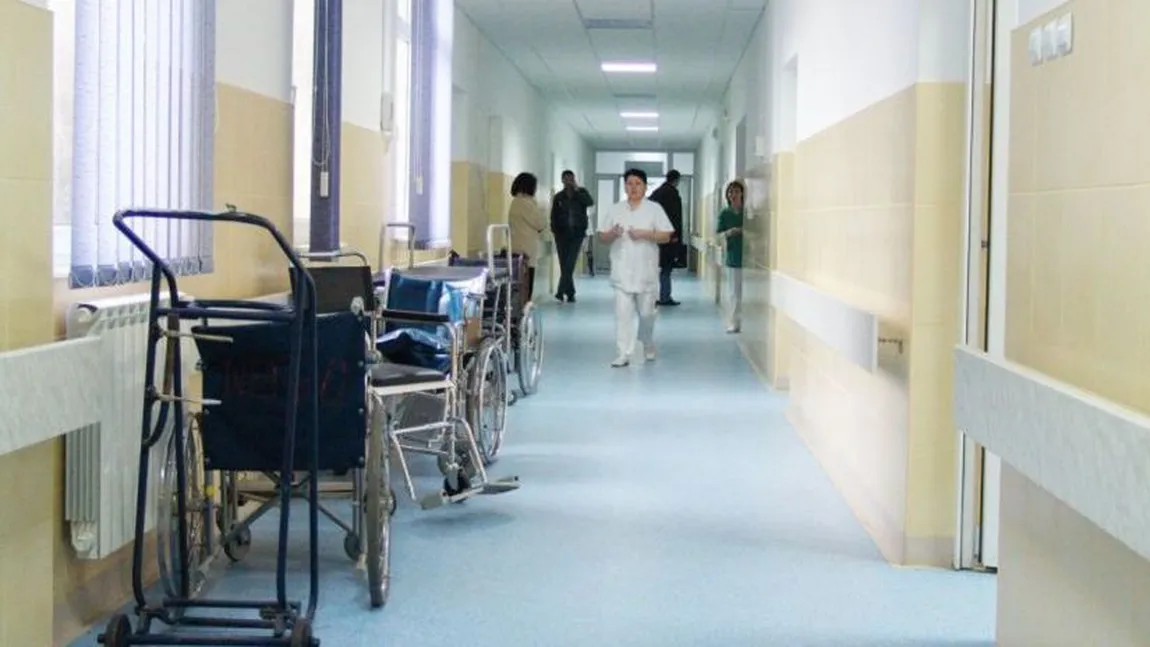 Şase turişti germani, cazaţi în Sibiu, au fost transportaţi la spital cu simptome de toxiinfecţie alimentară