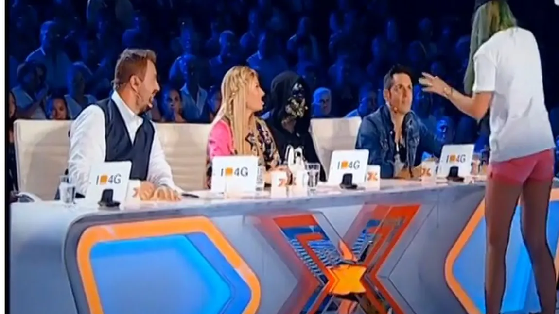 X FACTOR 2016, moment penibil pe scenă. Solistul de la Carla's Dreams, sărutat cu forţa de o puştoaică de 17 ani