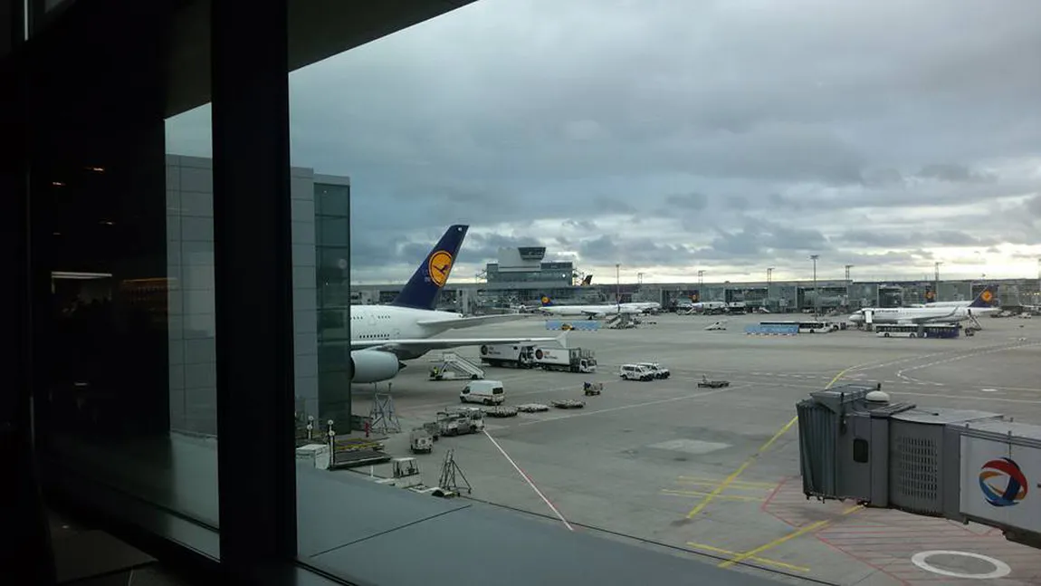 Primele două rute aeriene interne care leagă Iaşiul de Cluj şi Timişoara, inaugurate