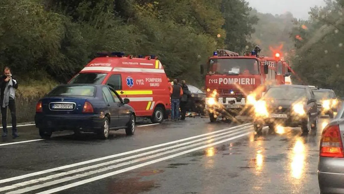 ACCIDENT grav pe DN 1 din cauza şoselei ude: Doi pasageri au rămas încarceraţi. S-au format cozi de maşini