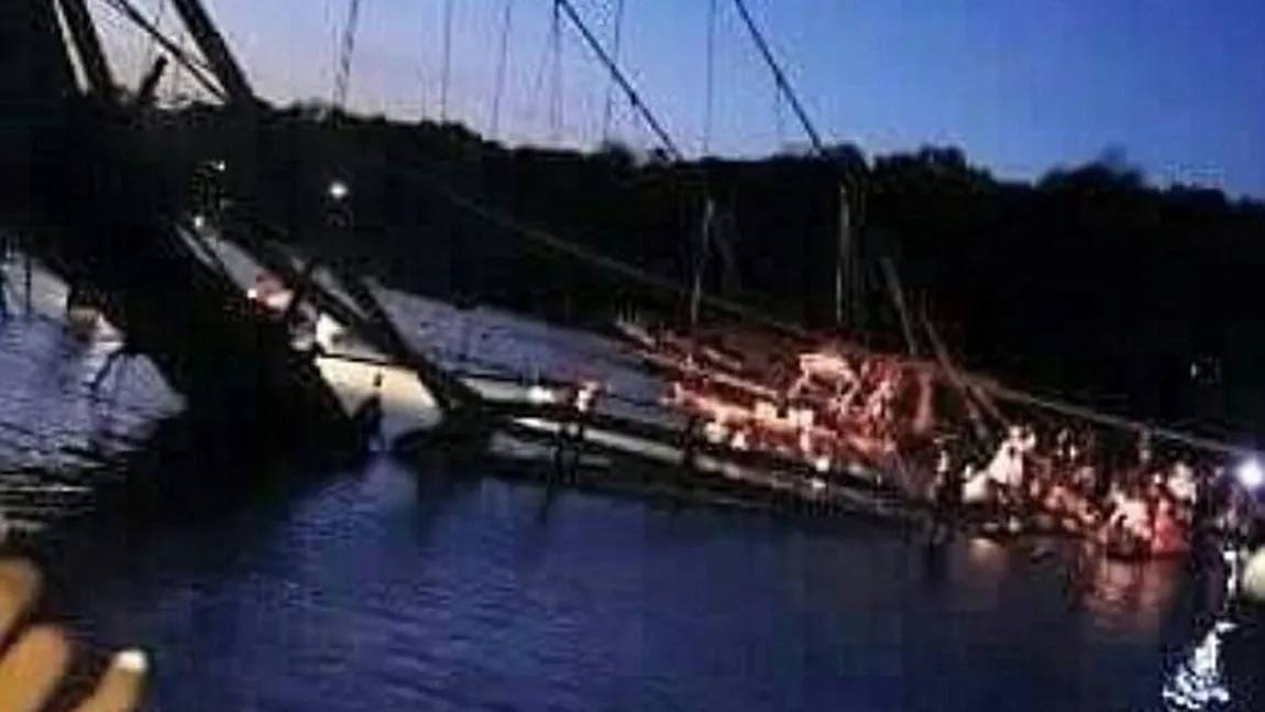 Cel puţin opt morţi şi 30 de răniţi în prăbuşirea unui pod între două insule în Bali VIDEO