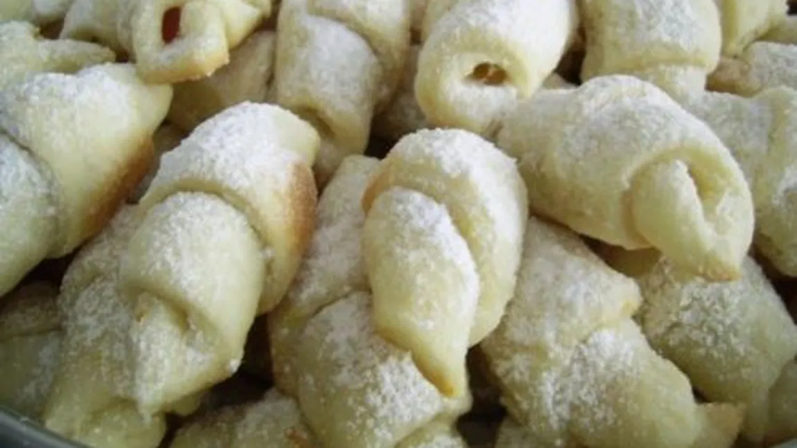 Află cu poţi să faci cele mai FRAGEDE cornuleţe! Ingredientul secret de care ai nevoie