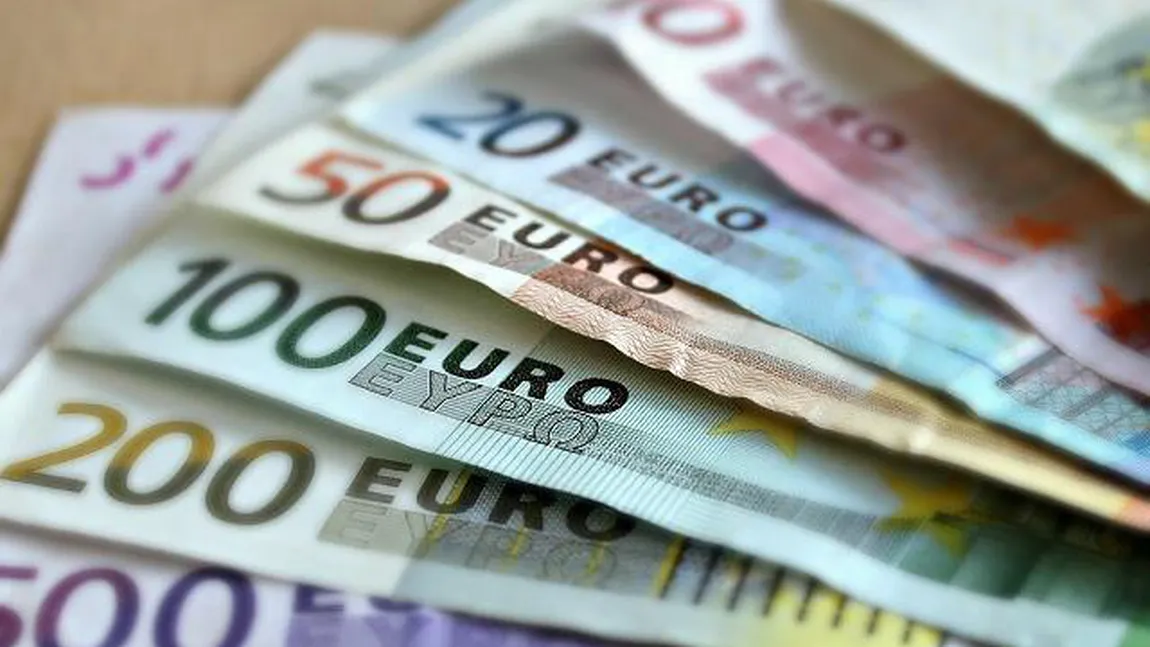 Euro a coborât la minimul ultimelor şapte luni faţă de dolar, după declaraţii ale şefului BCE