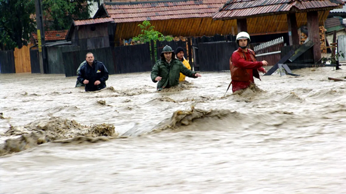 COD PORTOCALIU şi GALBEN de inundaţii, în mai multe judeţe din România. HARTA zonelor afectate UPDATE