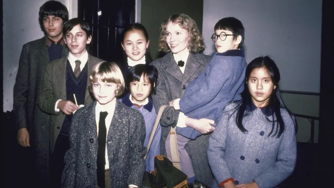 Mia Farrow: Blestemul colecţionarei de orfani