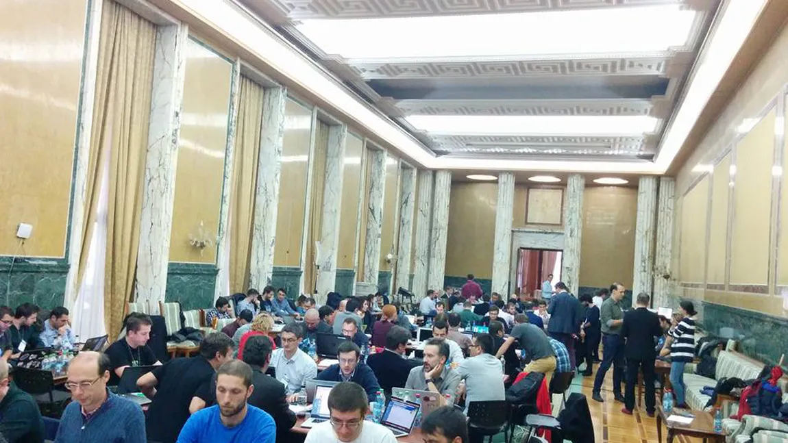 Peste 100 de IT-işti lucrează tot weekendul la platforma GovITHub. Ce le-a cerut Dacian Cioloş
