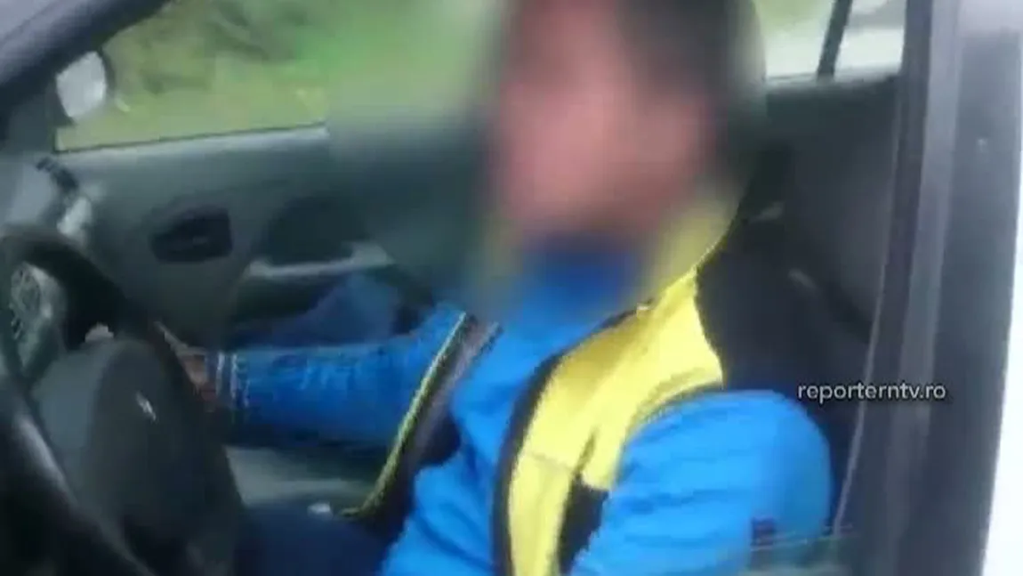 Poliţist tras pe dreapta de un şofer răzbunător. Omul legii circula fără asigurare VIDEO