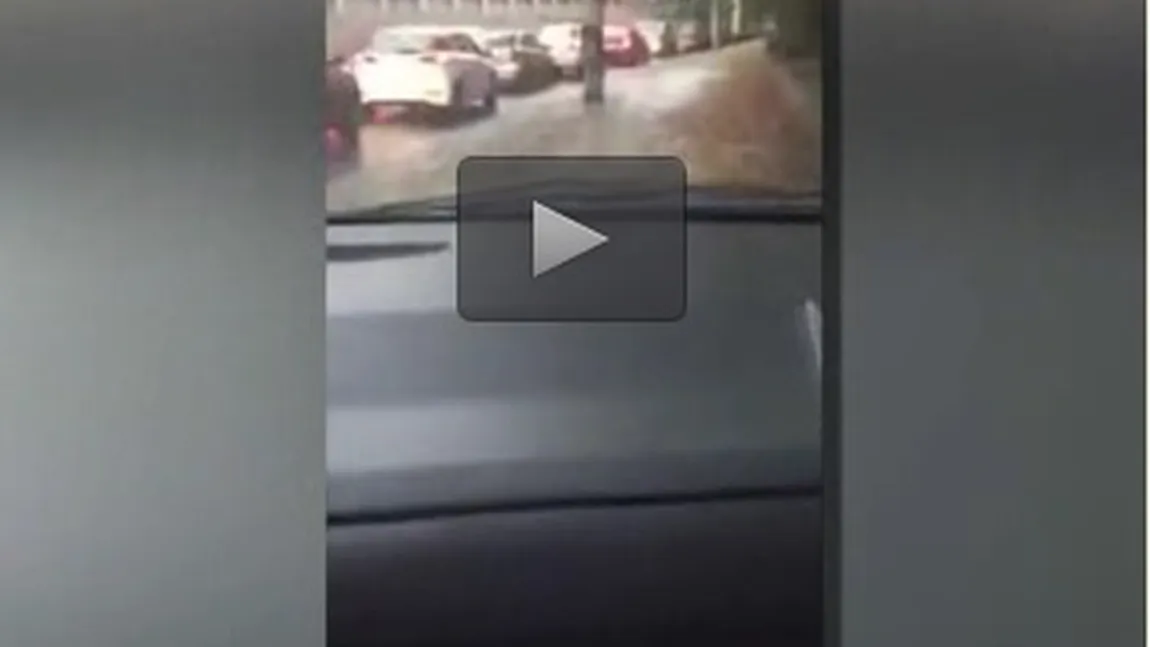 Imagini incredibile surprinse în trafic. Un taximetrist merge cu viteză pe trotuar VIDEO