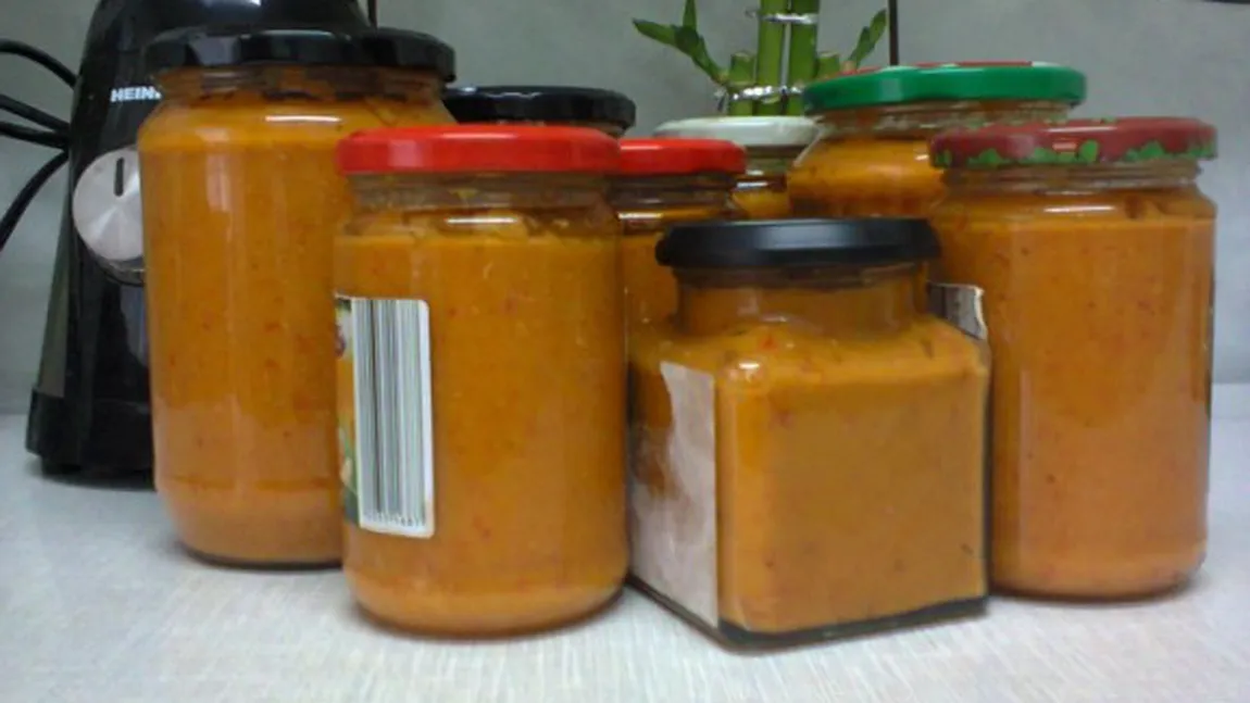 Start la conserve: Zacuscă de fasole, reţetă rapidă şi gustoasă
