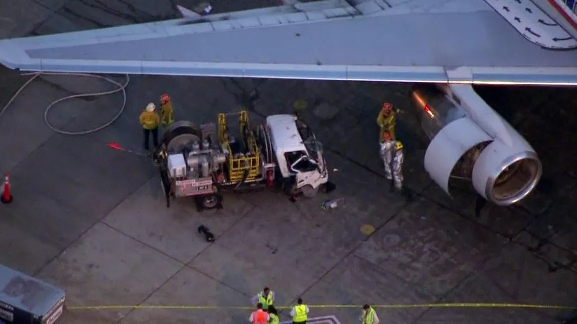 Incident grav pe aeroportul din Cluj. Un avion plin cu pasageri a fost lovit de o cisternă