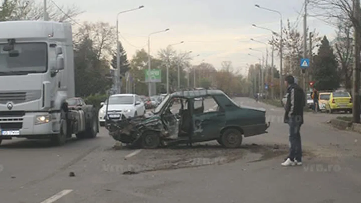 Accident grav în Bârlad. Trei persoane au fost rănite