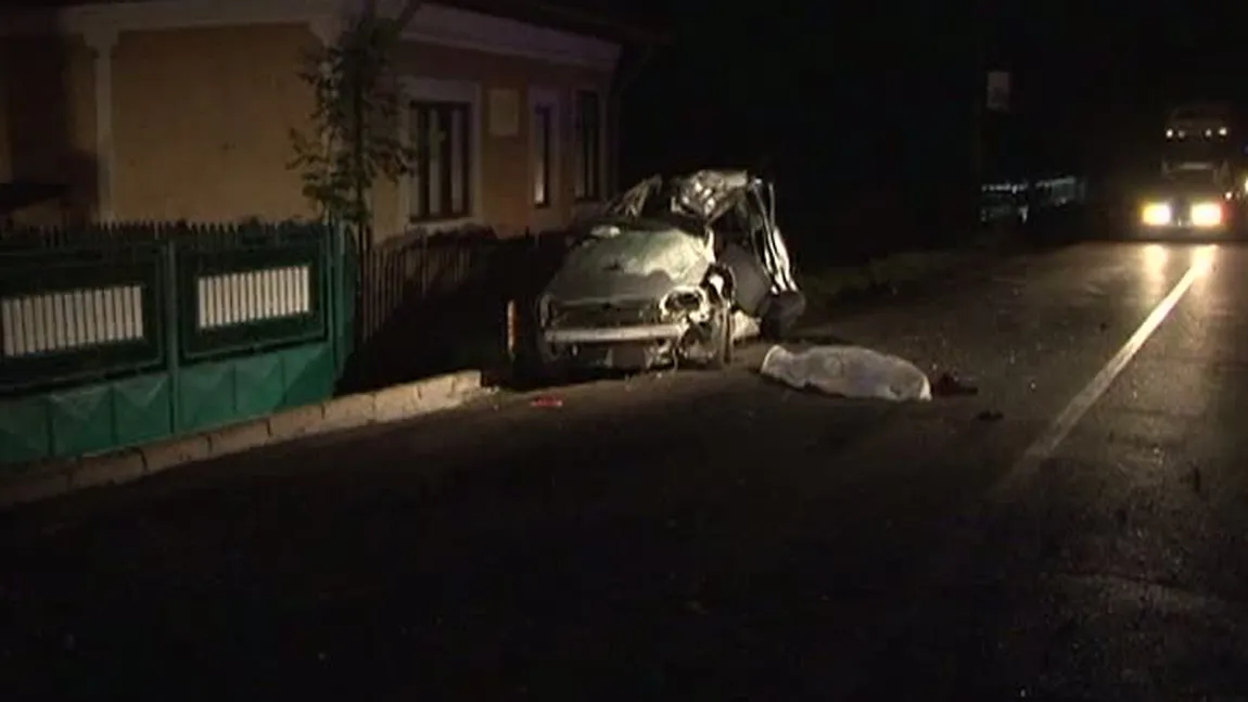 Accident grav în judeţul Cluj. Doi tineri au murit pe loc