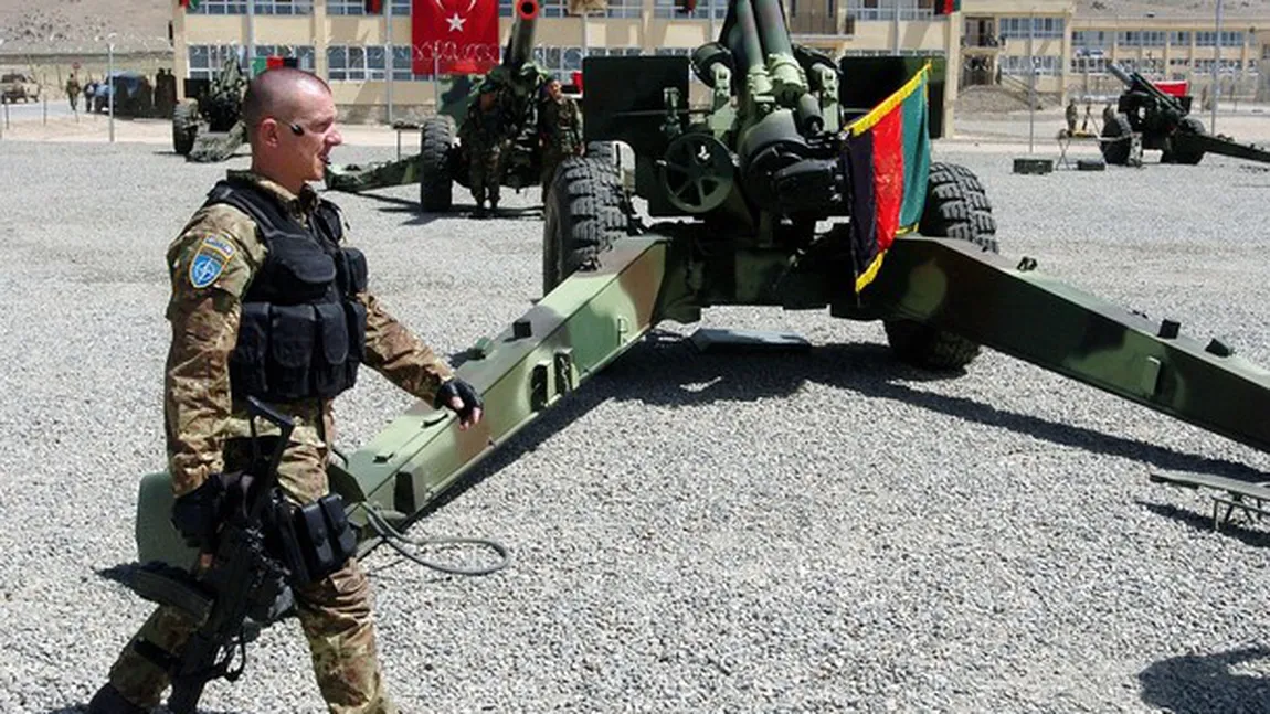 Turcia mobilizează armata la graniţa irakiană