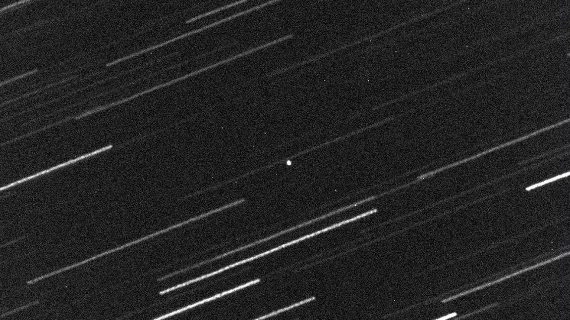 Un asteroid a trecut aproape de Pământ