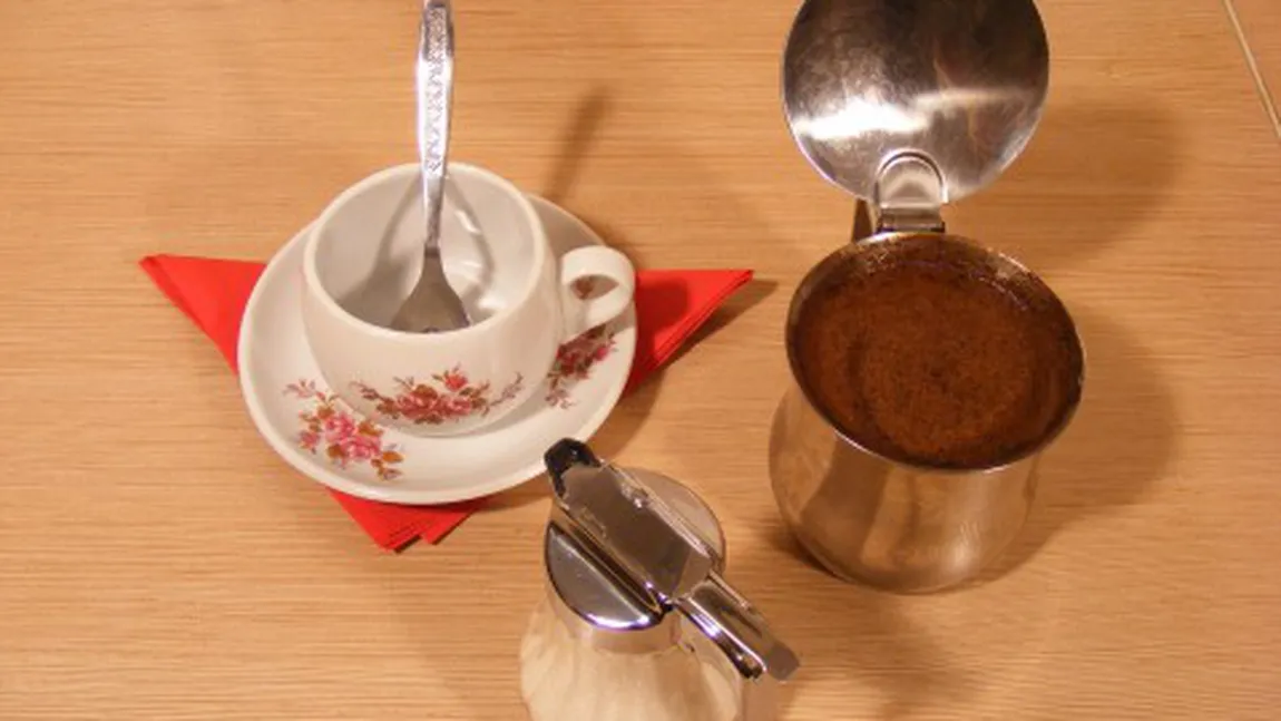 Ce să faci cu cafeaua nebăută. Utilizări la care nu te-ai fi gândit