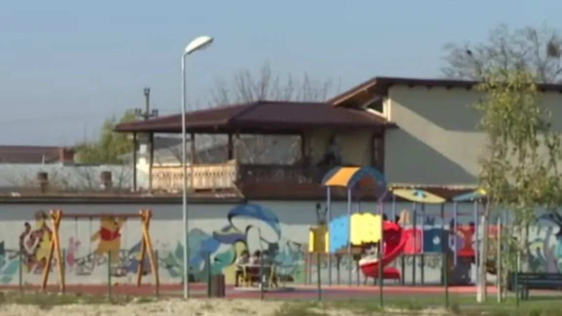 Primăria din Jilava a investit 250.000 euro pentru un parc fără gazon şi gard pictat