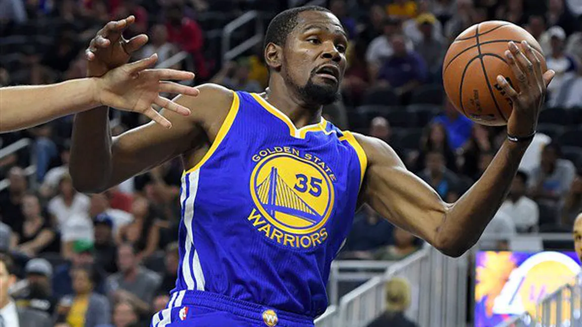 Show total în NBA. O fană a celor de la Golden State a captat toate privirile VIDEO