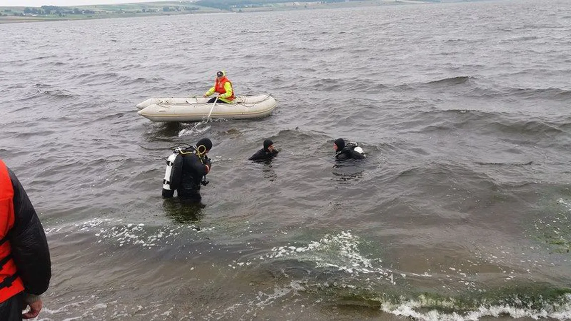 Pescar înecat în Olt, după ce barca în care se afla s-a scufundat