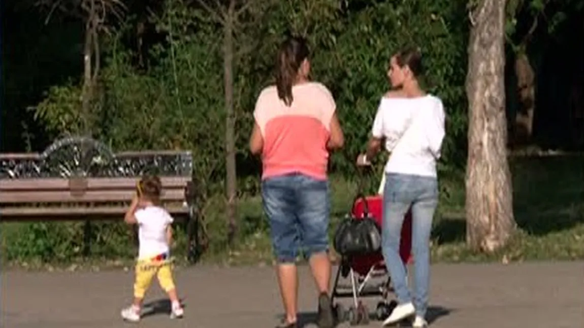 Plata indemnizaţiilor pentru creşterea copilului, întârziată. Ministerul Muncii, primele explicaţii pentru părinţi