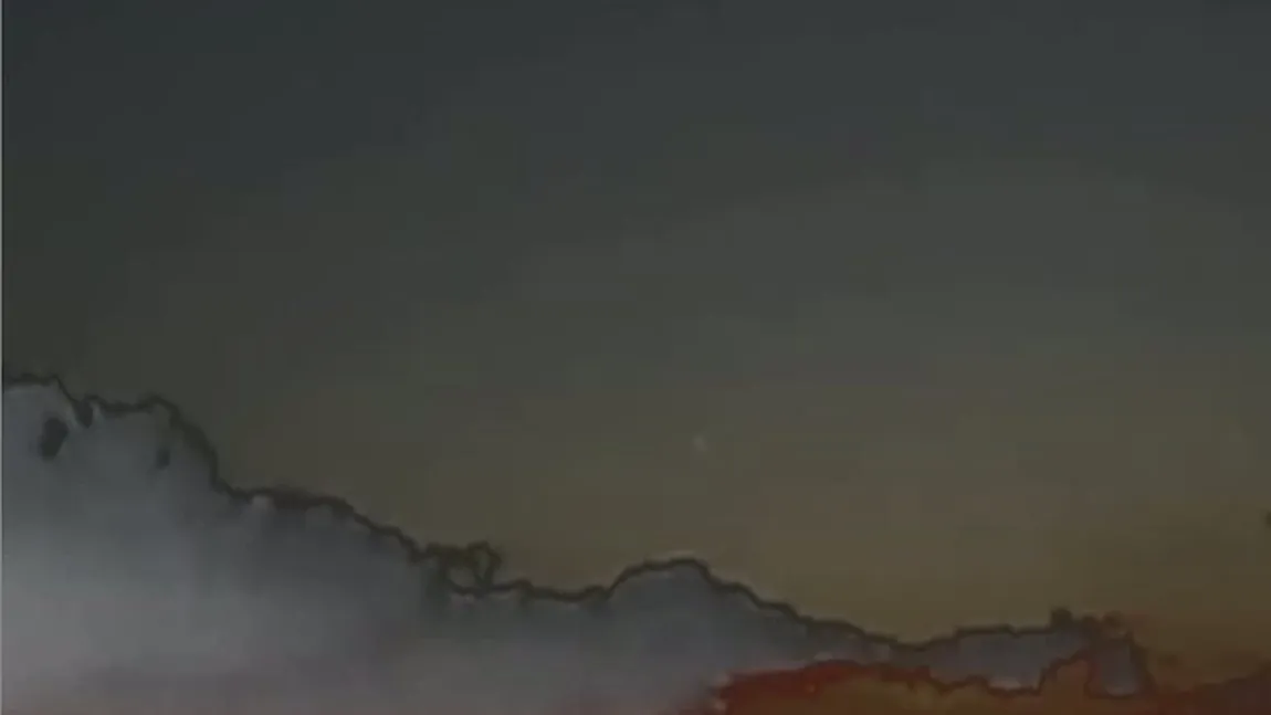 Isterie în Oltenia. Un bărbat a filmat un OZN deasupra satului VIDEO