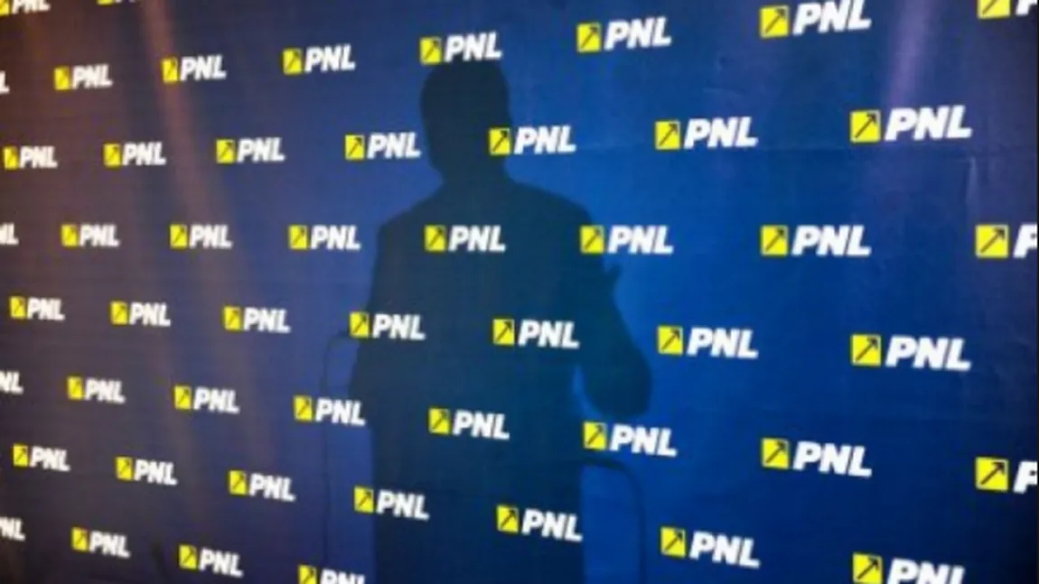 PNL strânge semnături pentru susținerea platformei România 100, lansată de Dacian Cioloș