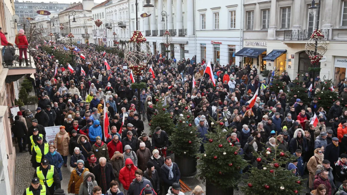 Protest împotriva reformei învăţământului la Varşovia