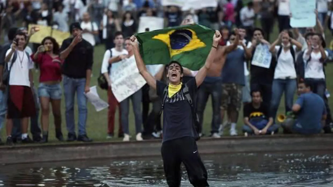 Protestatarii antiguvernamentali au ocupat camera inferioară a Congresului din Brasilia