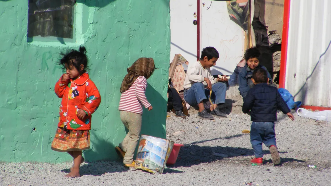 Raport: 80% dintre romii din UE se află în risc de sărăcie