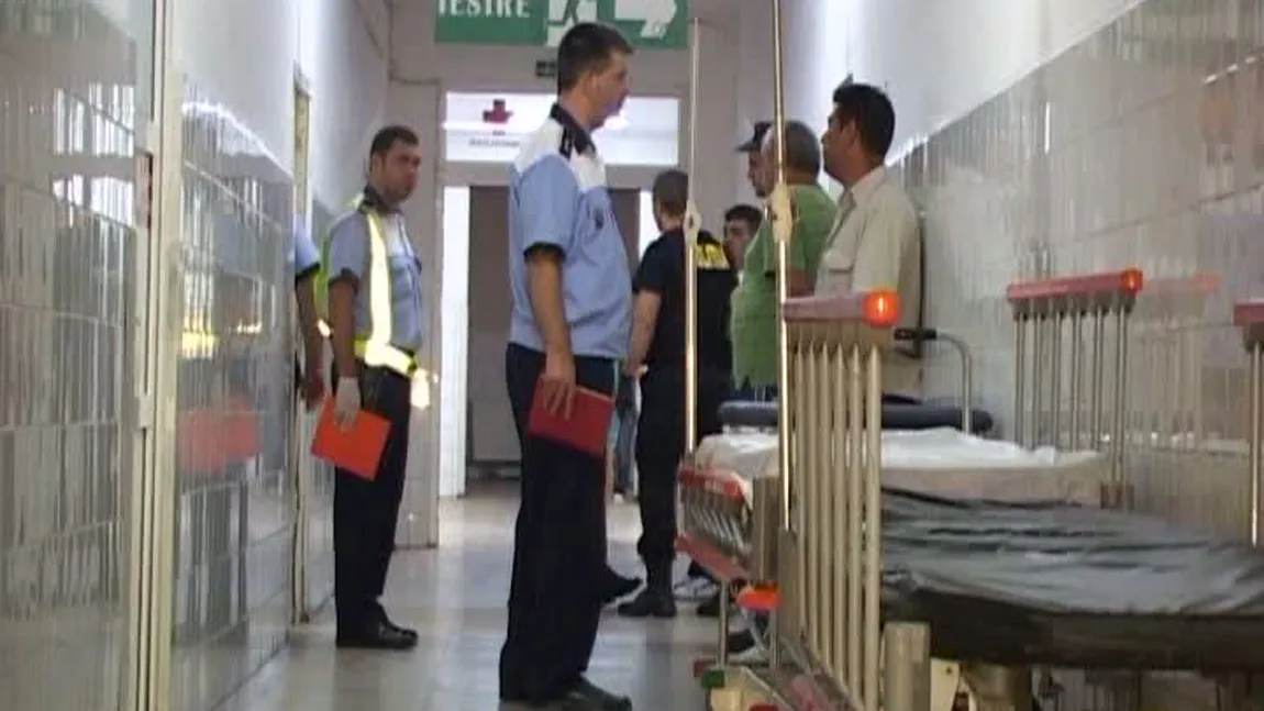 Bătut cu ranga pentru că a apărat o bătrână. I-a rupt picioarele şi o mână, 4 luni nu are voie să mai meargă