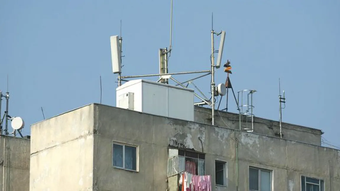 Antenele de telefonie, pericol pentru sănătate. Decizie fără precedent într-o instanţă din România