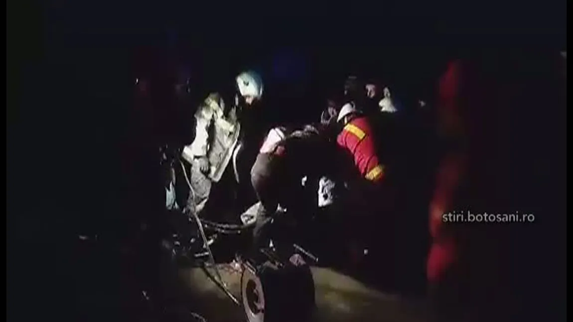 Accident grav în judeţul Botoşani. O maşină s-a răsturnat şi a intrat într-un cap de pod