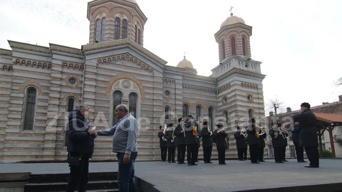 Arhiepiscopul Tomisului, sărbătorit cu fast de ziua lui. Fanfara Militară a Forţelor Navale i-a cântat 