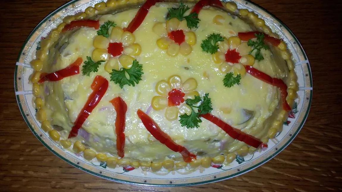 Salata de boeuf. Cea mai bună reţetă pentru masa de Crăciun sau de Revelion