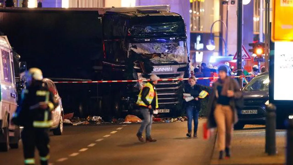 Un camion a intrat în mulţime, într-o piaţă de Crăciun din Berlin. 12 morţi şi 50 de răniţi. Statul Islamic a revendicat atentatul