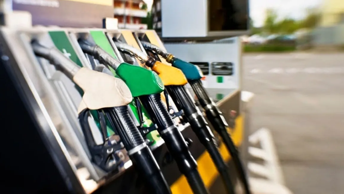 Reducerea accizei la carburanţi de la 1 ianuarie are rolul de a anula impactul scumpirii petrolului