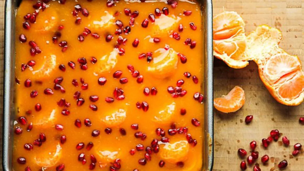 Desertul zilei: Cheesecake cu blat de biscuiţi şi mandarine